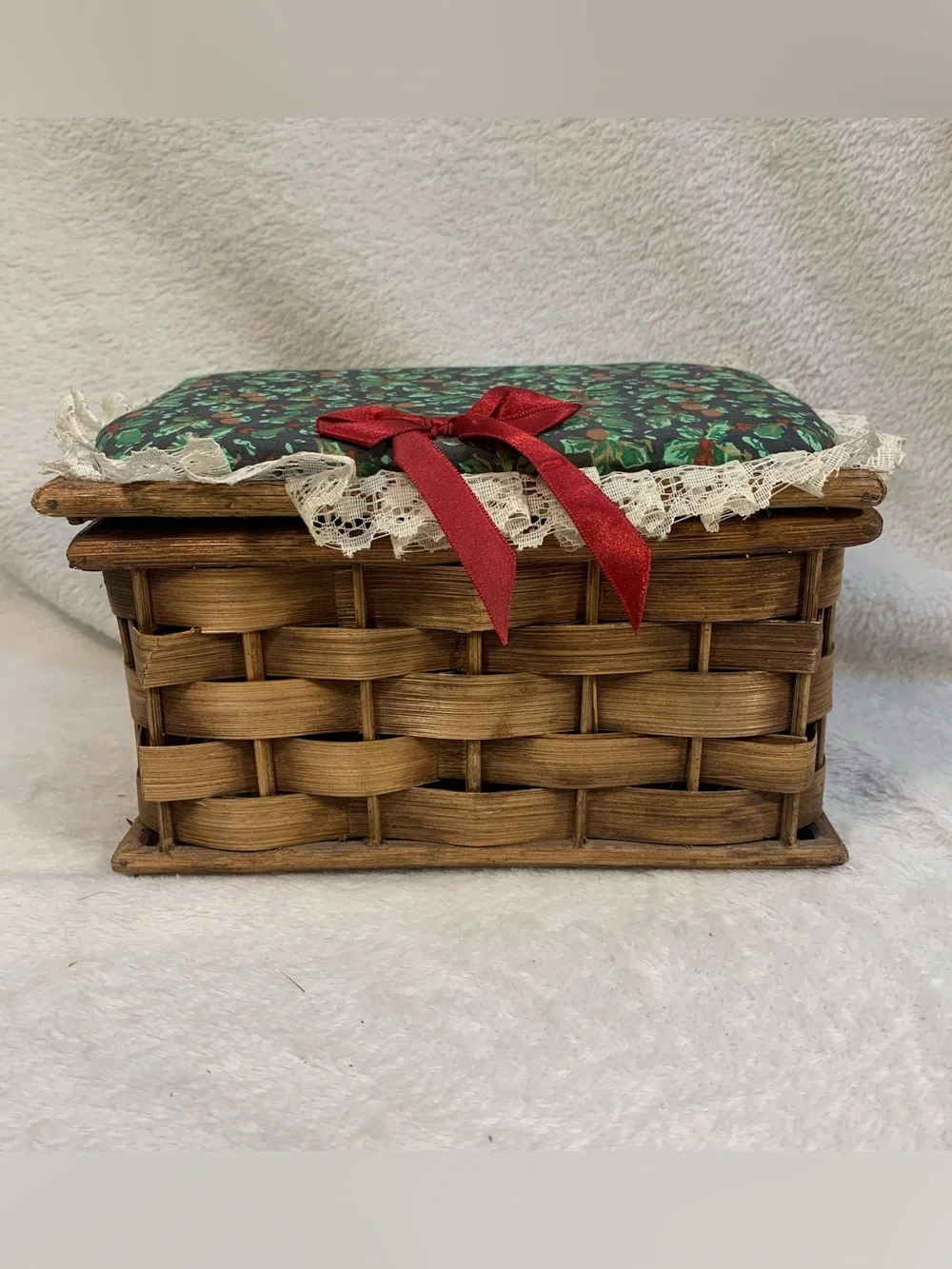 Vintage Grandma’s Cottagecore Holiday Sewing Basket Woven Rustic Brown Wicker